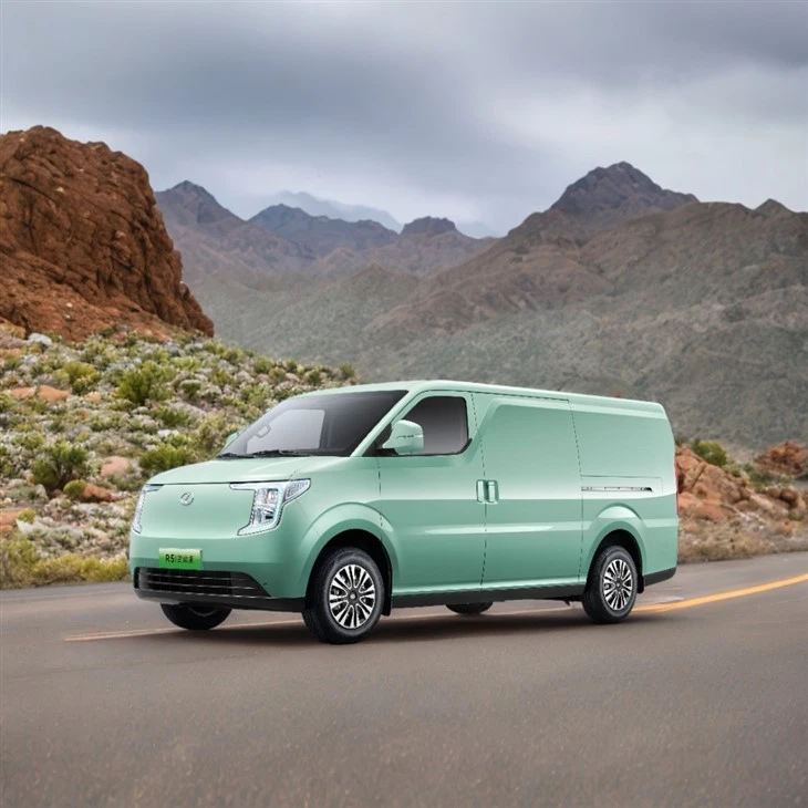 Ruichi R5 EV delivery Van